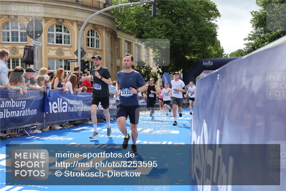 29.06.2025 - hella hamburg halbmarathon Strokosch-Dieckow http://msf.ph/oto/8253595 29.06.2025 10:41:13 Ziel 1136, 1570, 3332, 3618, 4205, 4303, 4380, 5387, 5709, 6901, 8122, 9659, 9711, 9815, 10375, 12434, 12895, 13876, 17834, 18764 meine-sportfotos.de