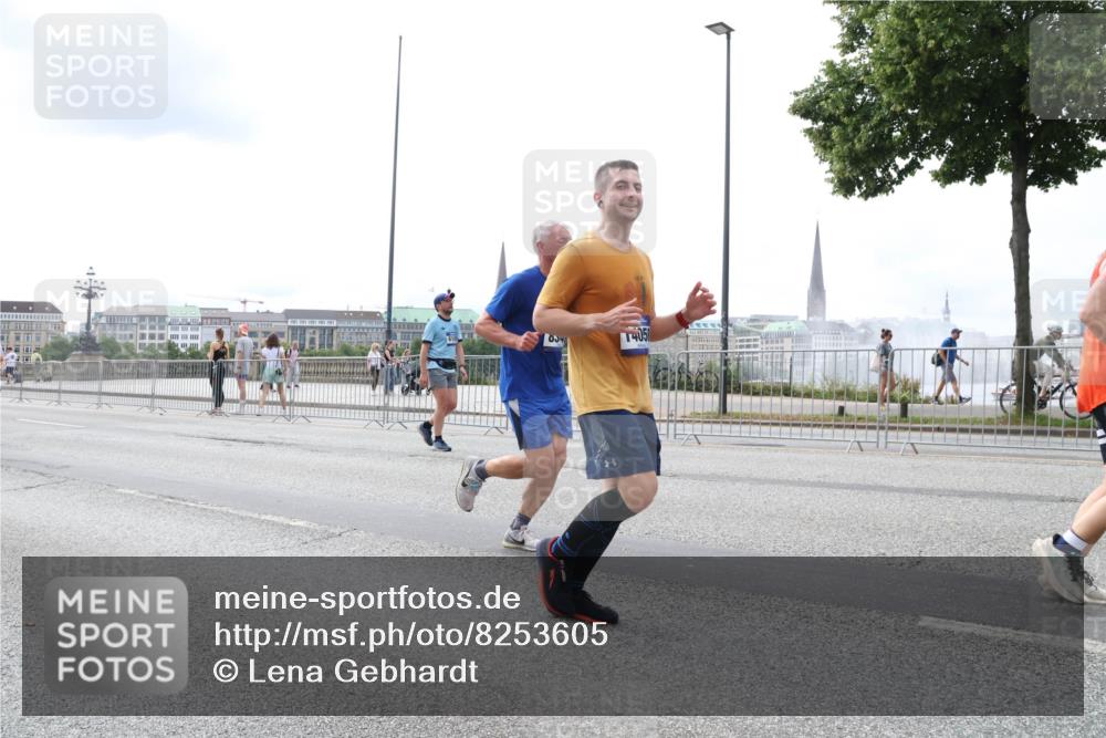 29.06.2025 - hella hamburg halbmarathon Lena Gebhardt http://msf.ph/oto/8253605 29.06.2025 10:34:16 Lombardsbrücke 1417, 1672, 1705, 1787, 2023, 2265, 2412, 2464, 2482, 2496, 2510, 2511, 2526, 2801, 2933, 3145, 3264, 3340, 3345, 3829, 3848, 4479, 4540, 4807, 4824, 4826, 4942, 5561, 5566, 5584, 5609, 5691, 6105, 6171, 6329, 6364, 6515, 6516, 6571, 6574, 6956, 7027, 7324, 7329, 7565, 7644, 8202, 8277, 8349, 8375, 8377, 8383, 8401, 8705, 8965, 9094, 9379, 9875, 9995, 10007, 10071, 10360, 10564, 11872, 13957, 16238, 16682, 16919, 17230, 18158, 18941 meine-sportfotos.de