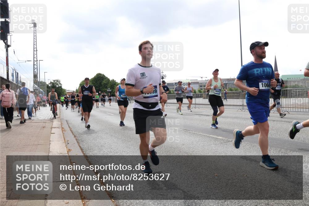 29.06.2025 - hella hamburg halbmarathon Lena Gebhardt http://msf.ph/oto/8253627 29.06.2025 10:45:47 Lombardsbrücke 1004, 1033, 1060, 1085, 1100, 1104, 1421, 1426, 1555, 1713, 1854, 1867, 1868, 1983, 2008, 2216, 2217, 2398, 2522, 2550, 2657, 2664, 2917, 2954, 2965, 2973, 3357, 3377, 4099, 4102, 4104, 4223, 4224, 4306, 4317, 4388, 4572, 5044, 5339, 5635, 5703, 5769, 5770, 5892, 5949, 6133, 6150, 6333, 6623, 6763, 6911, 6922, 7268, 7283, 7356, 7530, 7541, 7605, 7859, 7894, 8745, 9120, 9121, 9426, 9620, 10030, 10182, 10225, 10327, 10329, 10367, 10511, 11358 meine-sportfotos.de