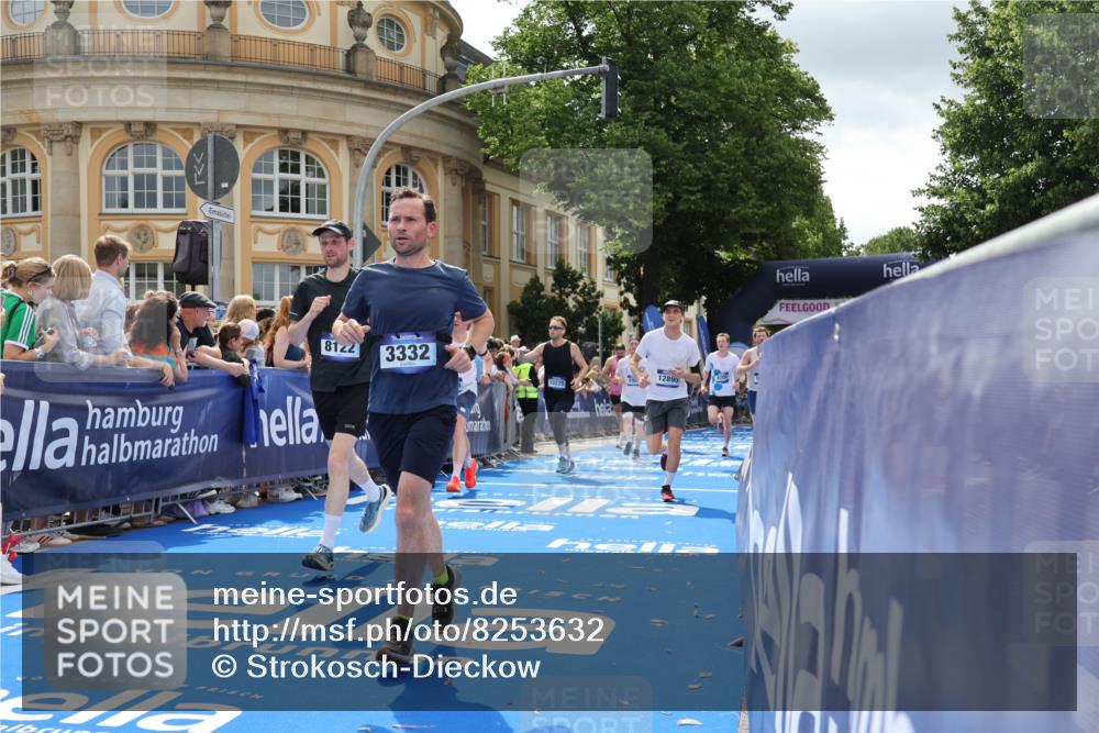 29.06.2025 - hella hamburg halbmarathon Strokosch-Dieckow http://msf.ph/oto/8253632 29.06.2025 10:41:14 Ziel 1570, 3332, 3618, 4205, 4303, 4380, 5387, 5709, 6771, 6901, 7432, 8122, 9659, 9711, 10375, 12434, 12895, 13876, 16816, 17834, 18764 meine-sportfotos.de