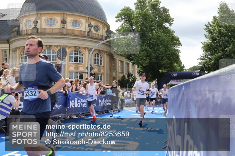 29.06.2025 - hella hamburg halbmarathon Strokosch-Dieckow http://msf.ph/oto/8253659 29.06.2025 10:41:14 Ziel 1570, 3332, 3618, 4205, 4303, 4380, 5387, 5709, 6771, 6901, 7432, 8122, 9659, 9711, 10375, 12434, 12895, 13876, 16816, 17834, 18764 meine-sportfotos.de