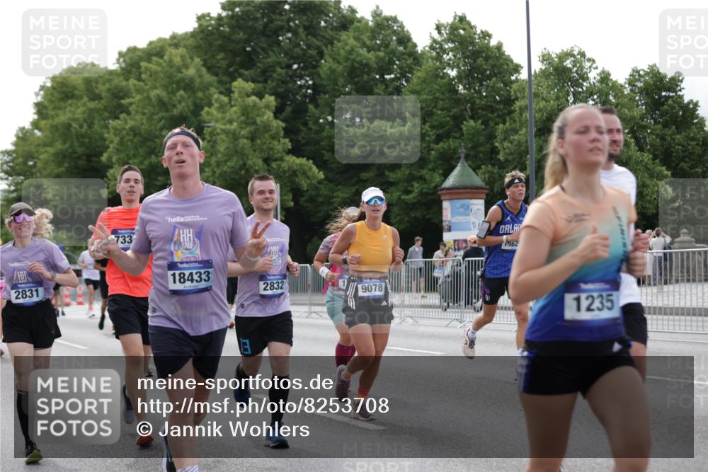 29.06.2025 - hella hamburg halbmarathon Jannik Wohlers http://msf.ph/oto/8253708 29.06.2025 10:31:20 Lombardsbrücke 1235, 1373, 1844, 1879, 2672, 2831, 2832, 3396, 3397, 3424, 3571, 3681, 3751, 4877, 4953, 5965, 6160, 6546, 6573, 6640, 7334, 7898, 8304, 8620, 8806, 9078, 9104, 9183, 9478, 9812, 9882, 9883, 10148, 10240, 10421, 10435, 10653, 11178, 12381, 12758, 13724, 14793, 15024, 15102, 15222, 15575, 16310, 16541, 17043, 17362, 17404, 17517, 18428, 18433, 18613, 18629, 18672, 19068, 19233 meine-sportfotos.de