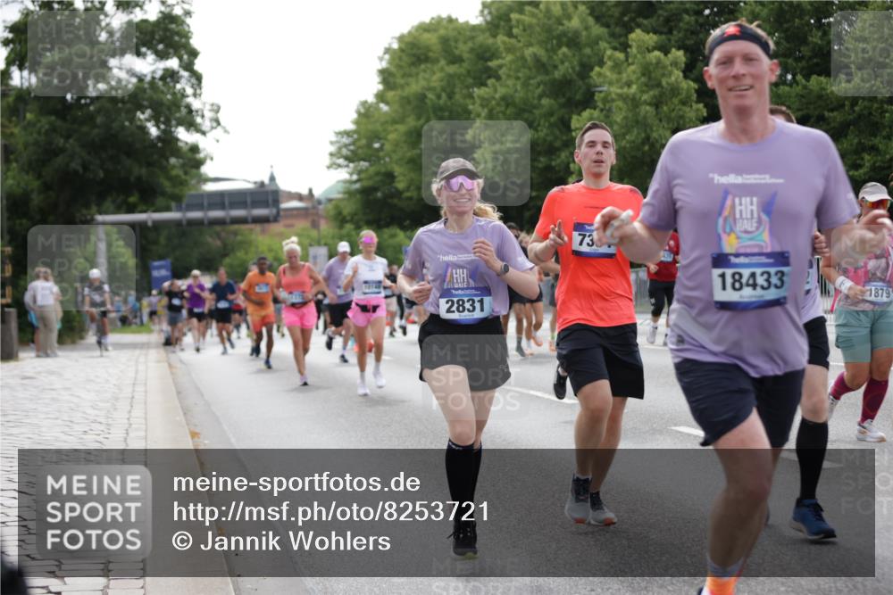 29.06.2025 - hella hamburg halbmarathon Jannik Wohlers http://msf.ph/oto/8253721 29.06.2025 10:31:21 Lombardsbrücke 1235, 1373, 1844, 1879, 2672, 2831, 2832, 3239, 3396, 3397, 3424, 3571, 3681, 3751, 4877, 4953, 5965, 6160, 6573, 6640, 6718, 6727, 7334, 7898, 8304, 8620, 8806, 9078, 9104, 9183, 9478, 9812, 9882, 9883, 10148, 10240, 10421, 10435, 10653, 11178, 12381, 12663, 12758, 14536, 14793, 15024, 15102, 15222, 15575, 16310, 16541, 17043, 17342, 17362, 17404, 18428, 18433, 18613, 18629, 18672, 19068, 19233 meine-sportfotos.de