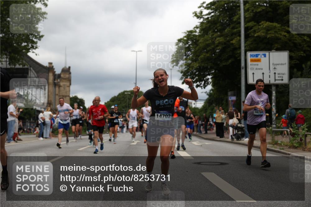 29.06.2025 - hella hamburg halbmarathon Yannick Fuchs http://msf.ph/oto/8253731 29.06.2025 10:48:04 20KM 1267, 1422, 1442, 1502, 1549, 1870, 2432, 2630, 3096, 3103, 3310, 3898, 4299, 5020, 5259, 6260, 6294, 6374, 7129, 7395, 7478, 7973, 8223, 8285, 8394, 9032, 9380, 9791, 9922, 10040, 11009, 11068, 11430, 11789, 12213, 12321, 12607, 13147, 13397, 13794, 13803, 13869, 13912, 14026, 14239, 14702, 15146, 15856, 16623, 16750, 16780, 17482, 17765, 18308, 18450, 18514, 18612, 18759, 19067, 19177 meine-sportfotos.de