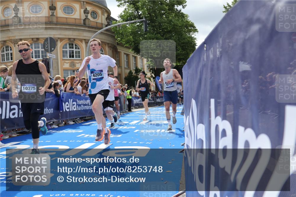 29.06.2025 - hella hamburg halbmarathon Strokosch-Dieckow http://msf.ph/oto/8253748 29.06.2025 10:41:16 Ziel 1570, 3332, 4205, 4303, 5387, 6771, 6901, 7432, 8122, 9711, 10375, 10783, 12434, 12895, 13876, 16816, 17834, 18509, 18764 meine-sportfotos.de