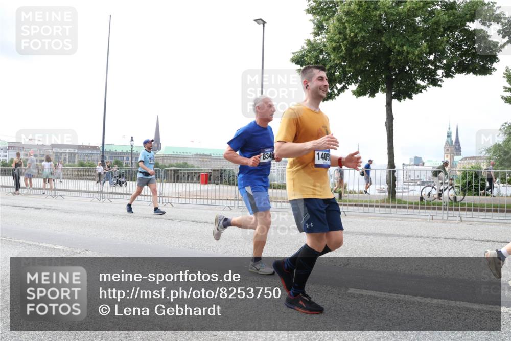29.06.2025 - hella hamburg halbmarathon Lena Gebhardt http://msf.ph/oto/8253750 29.06.2025 10:34:16 Lombardsbrücke 1417, 1672, 1705, 1787, 2023, 2265, 2412, 2464, 2482, 2496, 2510, 2511, 2526, 2801, 2933, 3145, 3264, 3340, 3345, 3829, 3848, 4479, 4540, 4807, 4824, 4826, 4942, 5561, 5566, 5584, 5609, 5691, 6105, 6171, 6329, 6364, 6515, 6516, 6571, 6574, 6956, 7027, 7324, 7329, 7565, 7644, 8202, 8277, 8349, 8375, 8377, 8383, 8401, 8705, 8965, 9094, 9379, 9875, 9995, 10007, 10071, 10360, 10564, 11872, 13957, 16238, 16682, 16919, 17230, 18158, 18941 meine-sportfotos.de