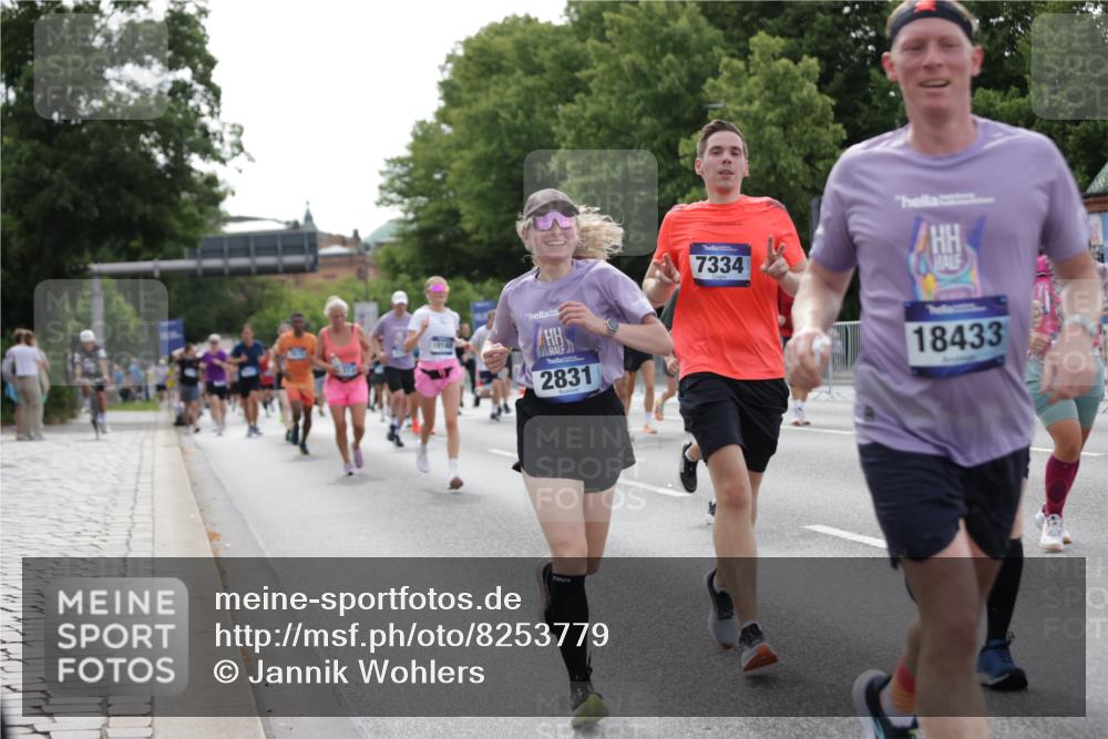 29.06.2025 - hella hamburg halbmarathon Jannik Wohlers http://msf.ph/oto/8253779 29.06.2025 10:31:21 Lombardsbrücke 1235, 1373, 1844, 1879, 2672, 2831, 2832, 3239, 3396, 3397, 3424, 3571, 3681, 3751, 4877, 4953, 5965, 6160, 6573, 6640, 6718, 6727, 7334, 7898, 8304, 8620, 8806, 9078, 9104, 9183, 9478, 9812, 9882, 9883, 10148, 10240, 10421, 10435, 10653, 11178, 12381, 12663, 12758, 14536, 14793, 15024, 15102, 15222, 15575, 16310, 16541, 17043, 17342, 17362, 17404, 18428, 18433, 18613, 18629, 18672, 19068, 19233 meine-sportfotos.de