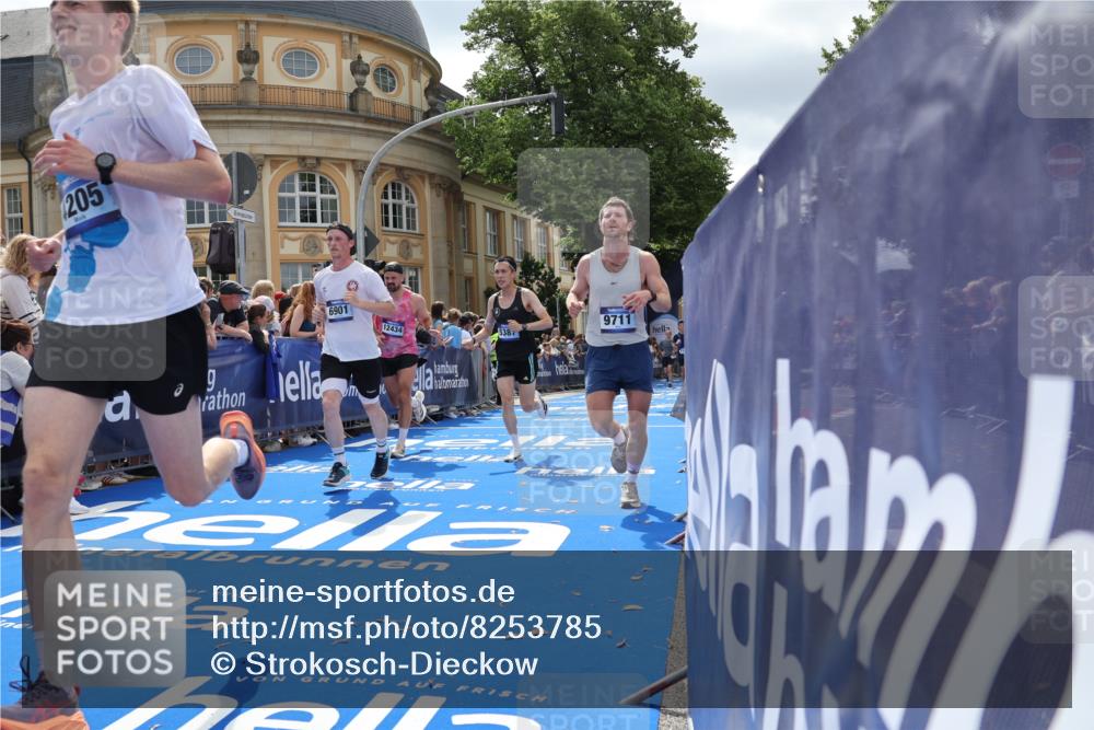 29.06.2025 - hella hamburg halbmarathon Strokosch-Dieckow http://msf.ph/oto/8253785 29.06.2025 10:41:17 Ziel 1570, 3332, 4205, 4303, 5387, 6771, 6901, 7432, 8122, 9711, 10375, 10783, 12434, 12895, 13876, 16816, 17834, 18509, 18573, 18764 meine-sportfotos.de