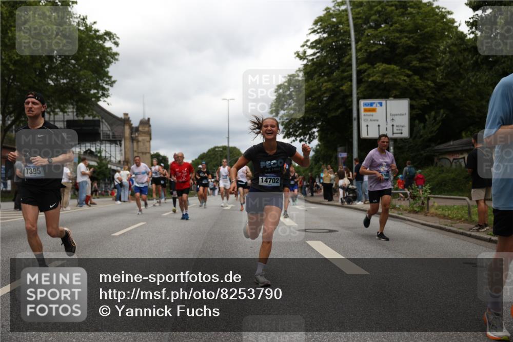 29.06.2025 - hella hamburg halbmarathon Yannick Fuchs http://msf.ph/oto/8253790 29.06.2025 10:48:04 20KM 1267, 1422, 1442, 1502, 1549, 1870, 2432, 2630, 3096, 3103, 3310, 3898, 4299, 5020, 5259, 6260, 6294, 6374, 7129, 7395, 7478, 7973, 8223, 8285, 8394, 9032, 9380, 9791, 9922, 10040, 11009, 11068, 11430, 11789, 12213, 12321, 12607, 13147, 13397, 13794, 13803, 13869, 13912, 14026, 14239, 14702, 15146, 15856, 16623, 16750, 16780, 17482, 17765, 18308, 18450, 18514, 18612, 18759, 19067, 19177 meine-sportfotos.de