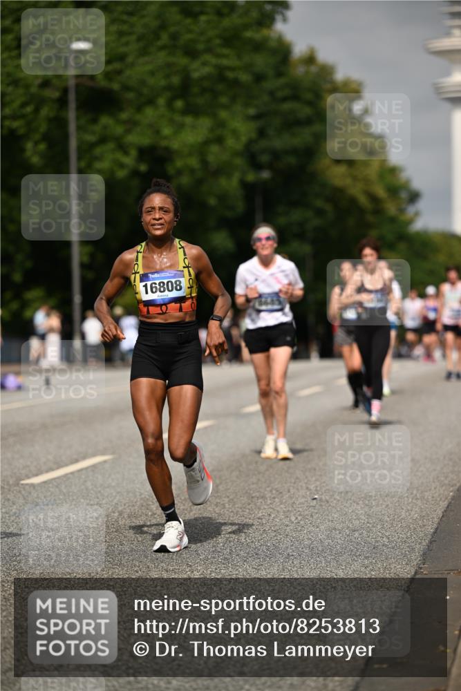 29.06.2025 - hella hamburg halbmarathon Dr. Thomas Lammeyer http://msf.ph/oto/8253813 29.06.2025 10:14:29 Kennedybrücke 1052, 1186, 1456, 4389, 7058, 8685, 9150, 9829, 9988 meine-sportfotos.de