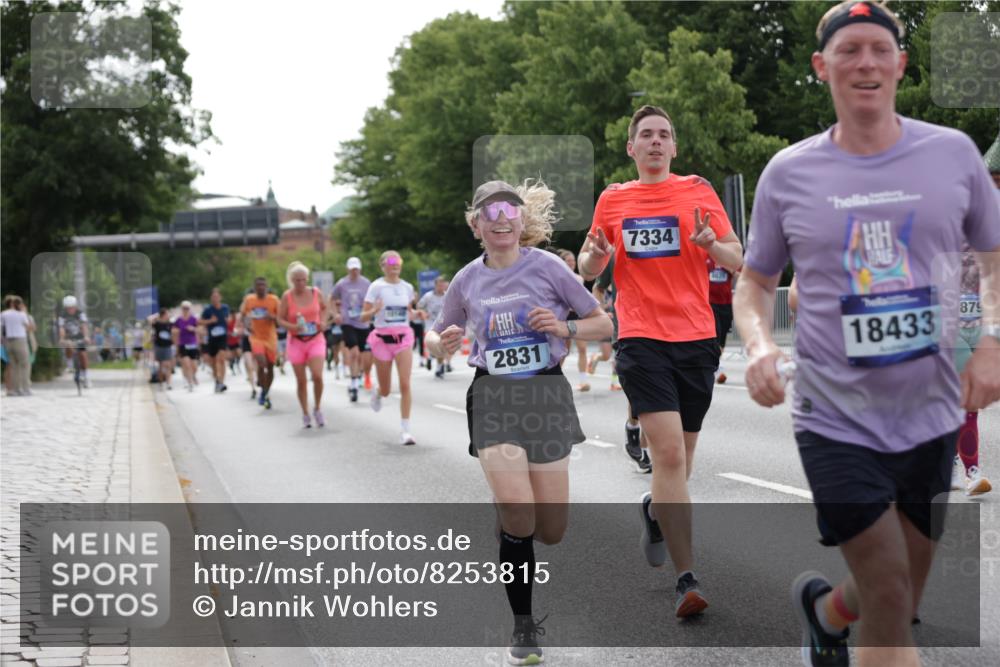 29.06.2025 - hella hamburg halbmarathon Jannik Wohlers http://msf.ph/oto/8253815 29.06.2025 10:31:21 Lombardsbrücke 1235, 1373, 1844, 1879, 2672, 2831, 2832, 3239, 3396, 3397, 3424, 3571, 3681, 3751, 4877, 4953, 5965, 6160, 6573, 6640, 6718, 6727, 7334, 7898, 8304, 8620, 8806, 9078, 9104, 9183, 9478, 9812, 9882, 9883, 10148, 10240, 10421, 10435, 10653, 11178, 12381, 12663, 12758, 14536, 14793, 15024, 15102, 15222, 15575, 16310, 16541, 17043, 17342, 17362, 17404, 18428, 18433, 18613, 18629, 18672, 19068, 19233 meine-sportfotos.de