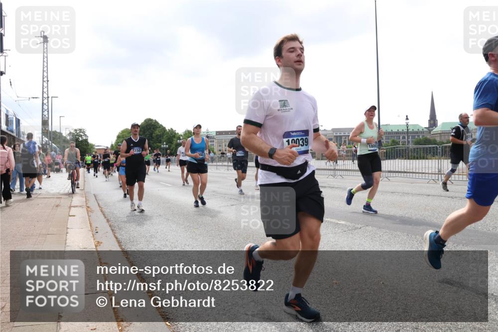 29.06.2025 - hella hamburg halbmarathon Lena Gebhardt http://msf.ph/oto/8253822 29.06.2025 10:45:47 Lombardsbrücke 1004, 1033, 1060, 1085, 1100, 1104, 1421, 1426, 1555, 1713, 1854, 1867, 1868, 1983, 2008, 2216, 2217, 2398, 2522, 2550, 2657, 2664, 2917, 2954, 2965, 2973, 3357, 3377, 4099, 4102, 4104, 4223, 4224, 4306, 4317, 4388, 4572, 5044, 5339, 5635, 5703, 5769, 5770, 5892, 5949, 6133, 6150, 6333, 6623, 6763, 6911, 6922, 7268, 7283, 7356, 7530, 7541, 7605, 7859, 7894, 8745, 9120, 9121, 9426, 9620, 10030, 10182, 10225, 10327, 10329, 10367, 10511, 11358 meine-sportfotos.de