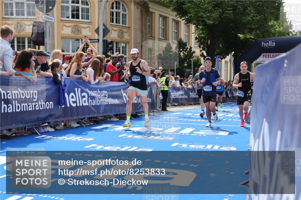 29.06.2025 - hella hamburg halbmarathon Strokosch-Dieckow http://msf.ph/oto/8253833 29.06.2025 10:41:20 Ziel 1570, 2797, 3204, 4303, 4893, 5387, 6771, 6901, 7432, 7774, 7796, 9711, 10783, 12434, 13876, 14555, 16816, 17882, 18412, 18509, 18573, 18764 meine-sportfotos.de