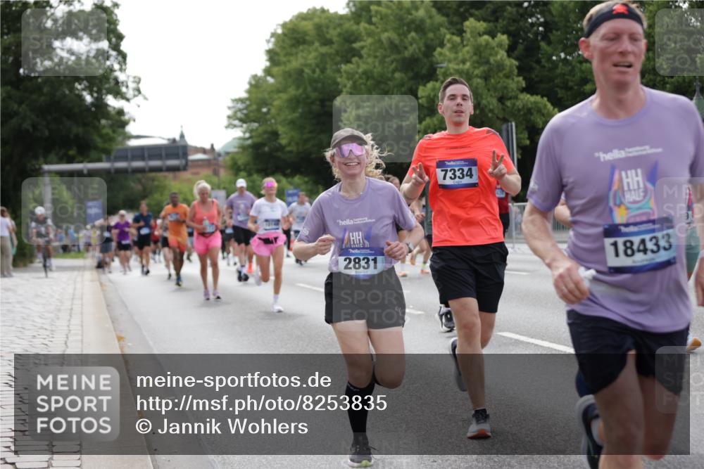 29.06.2025 - hella hamburg halbmarathon Jannik Wohlers http://msf.ph/oto/8253835 29.06.2025 10:31:21 Lombardsbrücke 1235, 1373, 1844, 1879, 2672, 2831, 2832, 3239, 3396, 3397, 3424, 3571, 3681, 3751, 4877, 4953, 5965, 6160, 6573, 6640, 6718, 6727, 7334, 7898, 8304, 8620, 8806, 9078, 9104, 9183, 9478, 9812, 9882, 9883, 10148, 10240, 10421, 10435, 10653, 11178, 12381, 12663, 12758, 14536, 14793, 15024, 15102, 15222, 15575, 16310, 16541, 17043, 17342, 17362, 17404, 18428, 18433, 18613, 18629, 18672, 19068, 19233 meine-sportfotos.de