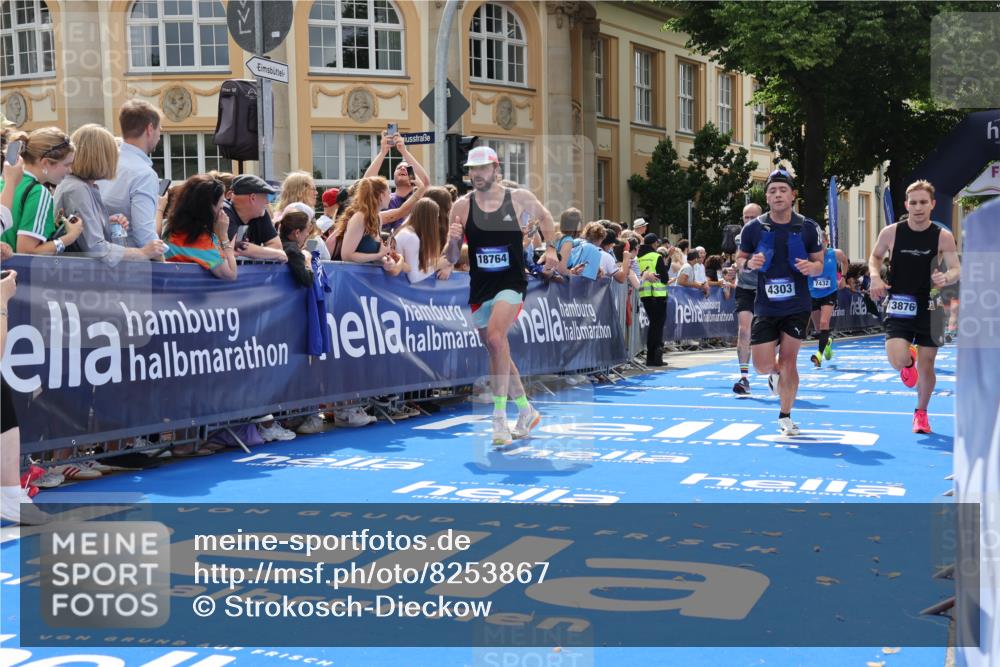 29.06.2025 - hella hamburg halbmarathon Strokosch-Dieckow http://msf.ph/oto/8253867 29.06.2025 10:41:20 Ziel 1570, 2797, 3204, 4303, 4893, 5387, 6771, 6901, 7432, 7774, 7796, 9711, 10783, 12434, 13876, 14555, 16816, 17882, 18412, 18509, 18573, 18764 meine-sportfotos.de