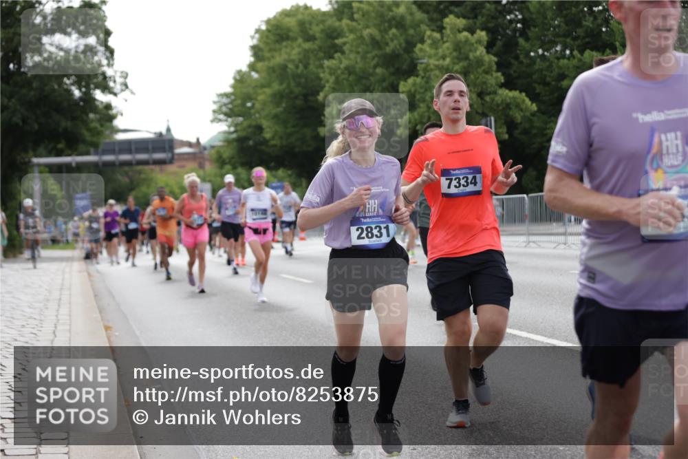 29.06.2025 - hella hamburg halbmarathon Jannik Wohlers http://msf.ph/oto/8253875 29.06.2025 10:31:21 Lombardsbrücke 1235, 1373, 1844, 1879, 2672, 2831, 2832, 3239, 3396, 3397, 3424, 3571, 3681, 3751, 4877, 4953, 5965, 6160, 6573, 6640, 6718, 6727, 7334, 7898, 8304, 8620, 8806, 9078, 9104, 9183, 9478, 9812, 9882, 9883, 10148, 10240, 10421, 10435, 10653, 11178, 12381, 12663, 12758, 14536, 14793, 15024, 15102, 15222, 15575, 16310, 16541, 17043, 17342, 17362, 17404, 18428, 18433, 18613, 18629, 18672, 19068, 19233 meine-sportfotos.de