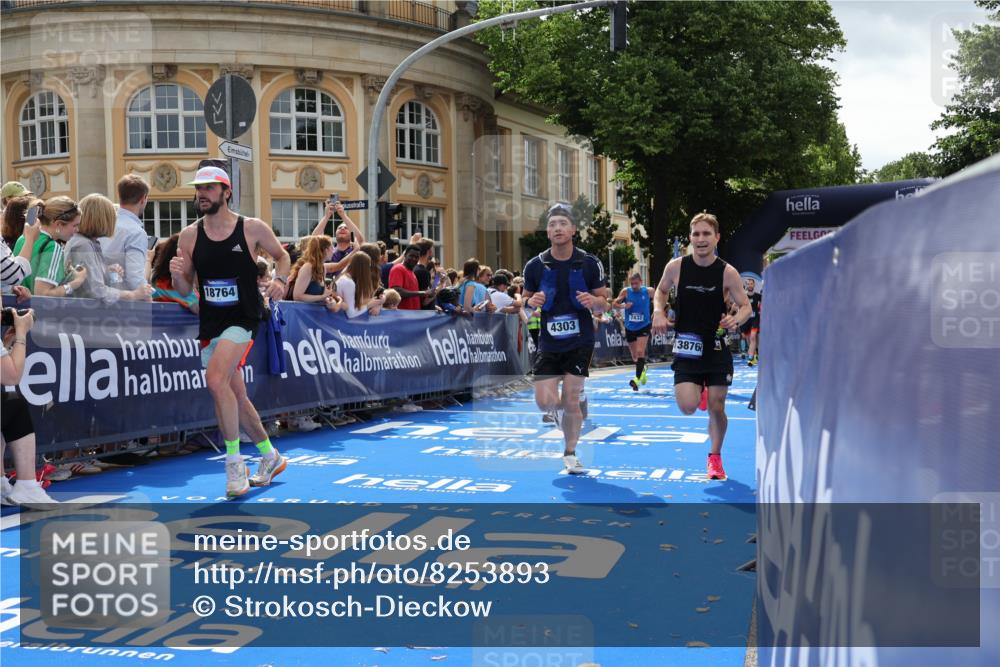 29.06.2025 - hella hamburg halbmarathon Strokosch-Dieckow http://msf.ph/oto/8253893 29.06.2025 10:41:21 Ziel 1570, 2797, 3204, 4303, 4893, 5387, 6771, 6901, 7432, 7774, 7796, 9711, 10783, 12434, 13876, 14555, 16816, 17882, 18412, 18509, 18573, 18764 meine-sportfotos.de