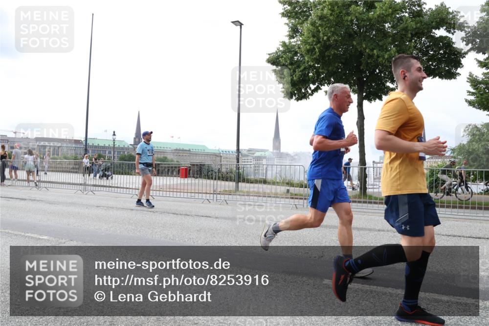 29.06.2025 - hella hamburg halbmarathon Lena Gebhardt http://msf.ph/oto/8253916 29.06.2025 10:34:16 Lombardsbrücke 1417, 1672, 1705, 1787, 2023, 2265, 2412, 2464, 2482, 2496, 2510, 2511, 2526, 2801, 2933, 3145, 3264, 3340, 3345, 3829, 3848, 4479, 4540, 4807, 4824, 4826, 4942, 5561, 5566, 5584, 5609, 5691, 6105, 6171, 6329, 6364, 6515, 6516, 6571, 6574, 6956, 7027, 7324, 7329, 7565, 7644, 8202, 8277, 8349, 8375, 8377, 8383, 8401, 8705, 8965, 9094, 9379, 9875, 9995, 10007, 10071, 10360, 10564, 11872, 13957, 16238, 16682, 16919, 17230, 18158, 18941 meine-sportfotos.de