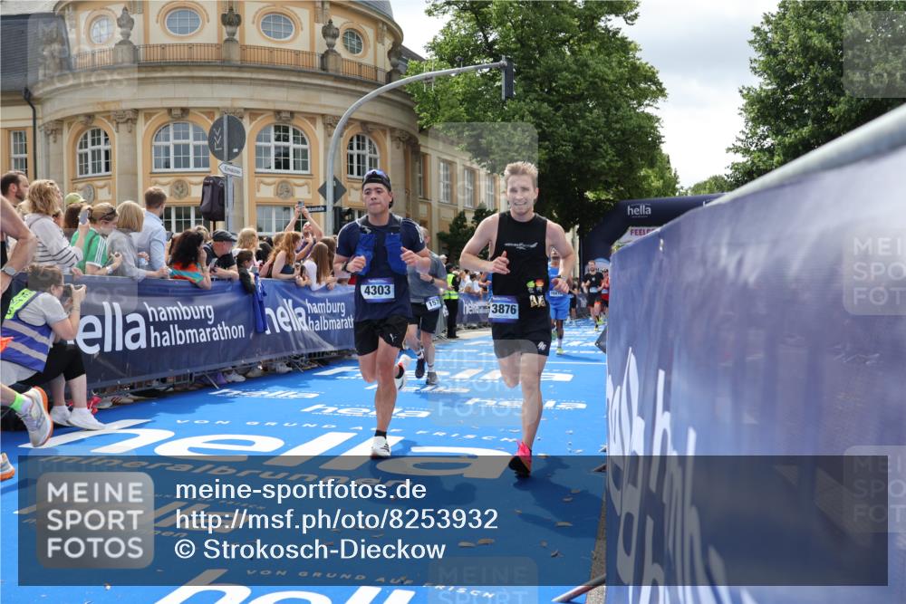 29.06.2025 - hella hamburg halbmarathon Strokosch-Dieckow http://msf.ph/oto/8253932 29.06.2025 10:41:21 Ziel 1570, 2797, 3204, 4303, 4893, 5387, 6771, 6901, 7432, 7774, 7796, 9711, 10783, 12434, 13876, 14555, 16816, 17882, 18412, 18509, 18573, 18764 meine-sportfotos.de