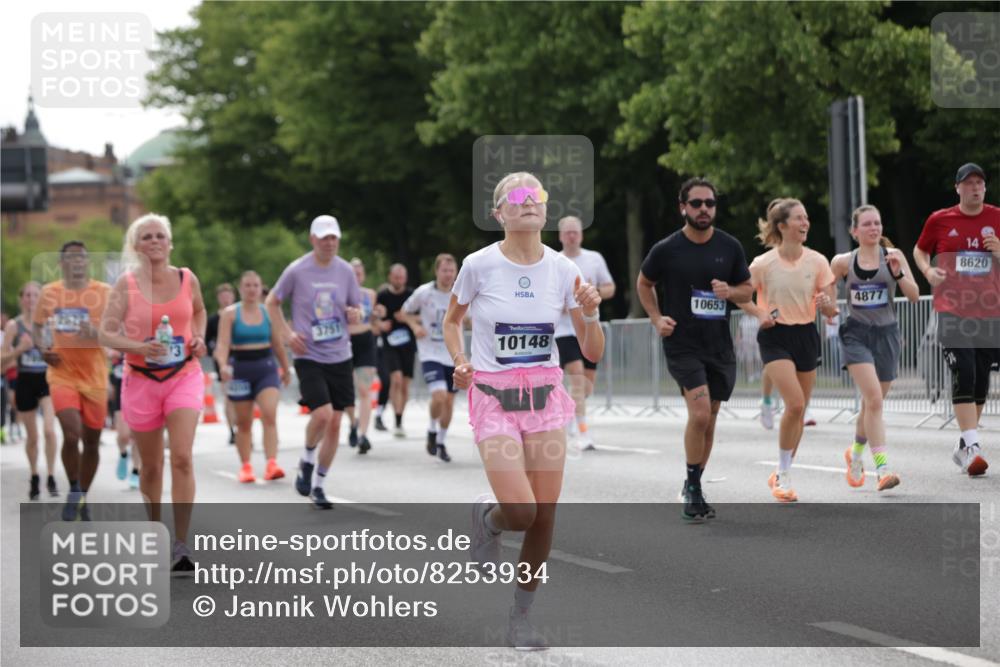 29.06.2025 - hella hamburg halbmarathon Jannik Wohlers http://msf.ph/oto/8253934 29.06.2025 10:31:23 Lombardsbrücke 1235, 1373, 1844, 1879, 2384, 2672, 2831, 2832, 3221, 3239, 3358, 3396, 3397, 3424, 3571, 3681, 3751, 4877, 4953, 5156, 5965, 6160, 6573, 6640, 6718, 6727, 7334, 7898, 8304, 8620, 8806, 9078, 9104, 9478, 9812, 9882, 9883, 10148, 10240, 10421, 10435, 10653, 11178, 12381, 12663, 12758, 14536, 14793, 15024, 15102, 15222, 15575, 16310, 16541, 17043, 17118, 17342, 17362, 18283, 18428, 18433, 18613, 18629, 18838, 19068, 19233 meine-sportfotos.de