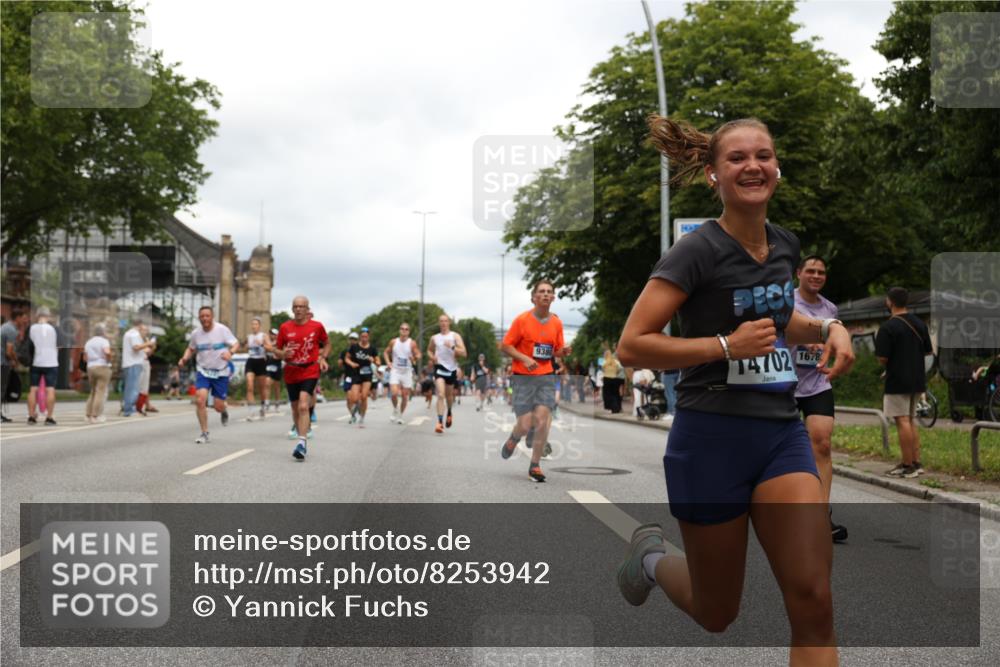 29.06.2025 - hella hamburg halbmarathon Yannick Fuchs http://msf.ph/oto/8253942 29.06.2025 10:48:05 20KM 1267, 1422, 1442, 1549, 1870, 2432, 2630, 3096, 3103, 3310, 3898, 4299, 5020, 5259, 6260, 6294, 6374, 7129, 7395, 7478, 7973, 8223, 8285, 8394, 9032, 9380, 9791, 9922, 10040, 11009, 11430, 11789, 12213, 12321, 12607, 13147, 13397, 13794, 13803, 13869, 14026, 14239, 14702, 15146, 16623, 16750, 16780, 17482, 17740, 17765, 18308, 18450, 18514, 18612, 18759, 19067, 19177 meine-sportfotos.de