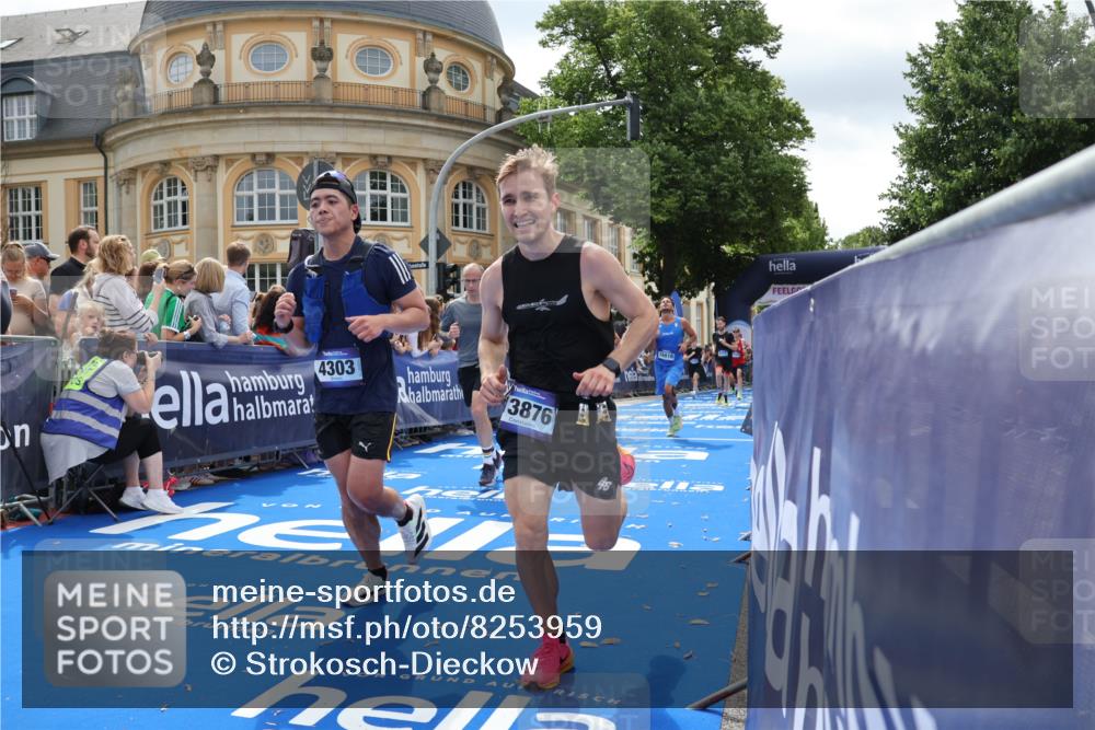 29.06.2025 - hella hamburg halbmarathon Strokosch-Dieckow http://msf.ph/oto/8253959 29.06.2025 10:41:22 Ziel 1570, 2797, 3204, 4303, 4893, 5987, 6771, 7432, 7774, 7796, 10783, 13876, 14555, 16816, 17159, 17882, 18412, 18509, 18573, 18764 meine-sportfotos.de