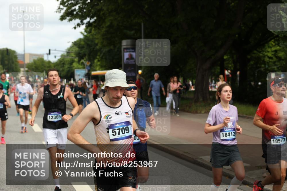 29.06.2025 - hella hamburg halbmarathon Yannick Fuchs http://msf.ph/oto/8253967 29.06.2025 10:35:43 20KM 1136, 1631, 2579, 2797, 3618, 4205, 4303, 4380, 4634, 4871, 4893, 5709, 6550, 6683, 6771, 6901, 7378, 7774, 7796, 8122, 8358, 9358, 9547, 9640, 9659, 9711, 9755, 9885, 10375, 10783, 11062, 11765, 11922, 12292, 12385, 12895, 13268, 13457, 14555, 14661, 15247, 15351, 16816, 17032, 17100, 17720, 17834, 18045, 18049, 18412, 18573, 18802 meine-sportfotos.de