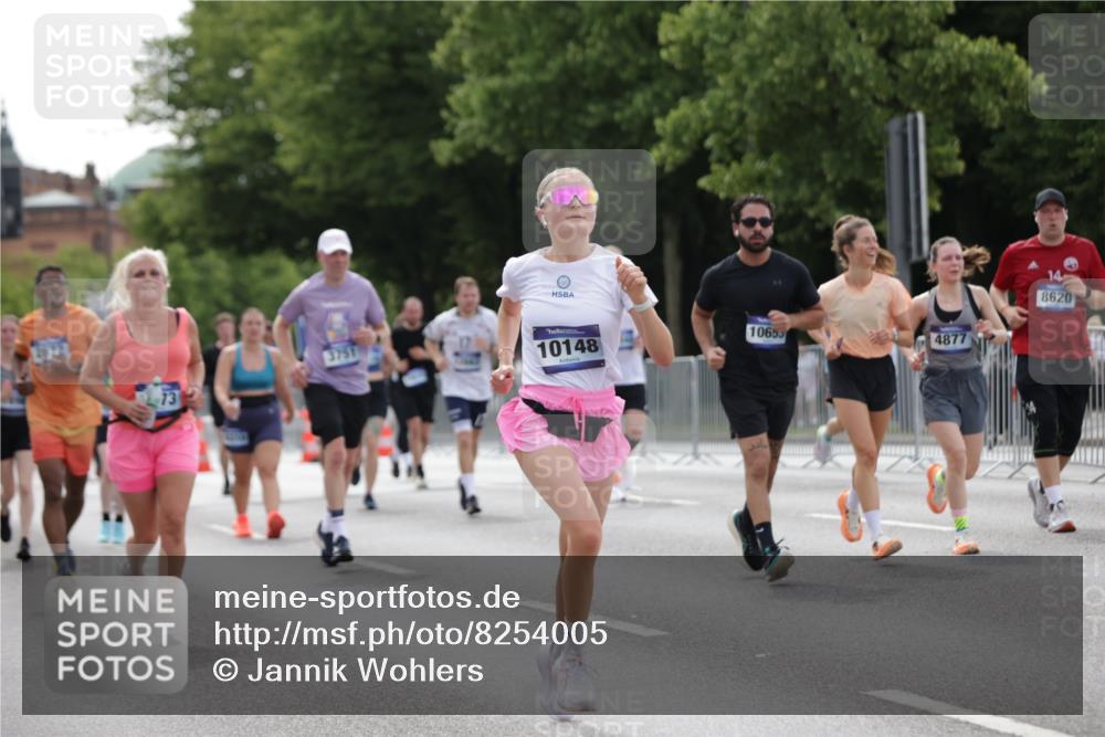 29.06.2025 - hella hamburg halbmarathon Jannik Wohlers http://msf.ph/oto/8254005 29.06.2025 10:31:23 Lombardsbrücke 1235, 1373, 1844, 1879, 2384, 2672, 2831, 2832, 3221, 3239, 3358, 3396, 3397, 3424, 3571, 3681, 3751, 4877, 4953, 5156, 5965, 6160, 6573, 6640, 6718, 6727, 7334, 7898, 8304, 8620, 8806, 9078, 9104, 9478, 9812, 9882, 9883, 10148, 10240, 10421, 10435, 10653, 11178, 12381, 12663, 12758, 14536, 14793, 15024, 15102, 15222, 15575, 16310, 16541, 17043, 17118, 17342, 17362, 18283, 18428, 18433, 18613, 18629, 18838, 19068, 19233 meine-sportfotos.de