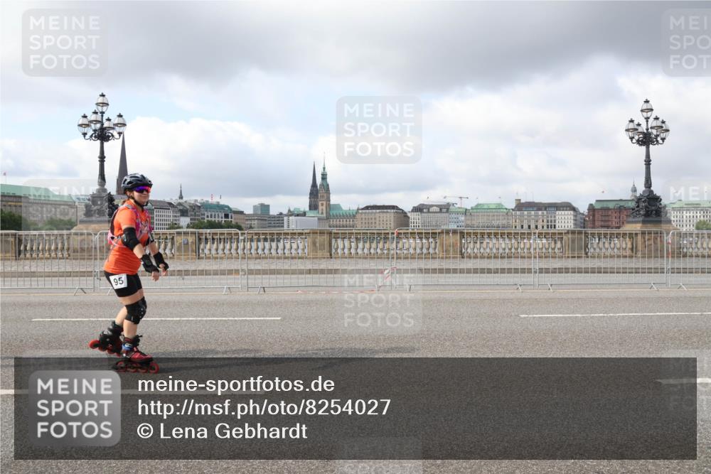 29.06.2025 - hella hamburg halbmarathon Lena Gebhardt http://msf.ph/oto/8254027 29.06.2025 09:03:18 Lombardsbrücke  meine-sportfotos.de