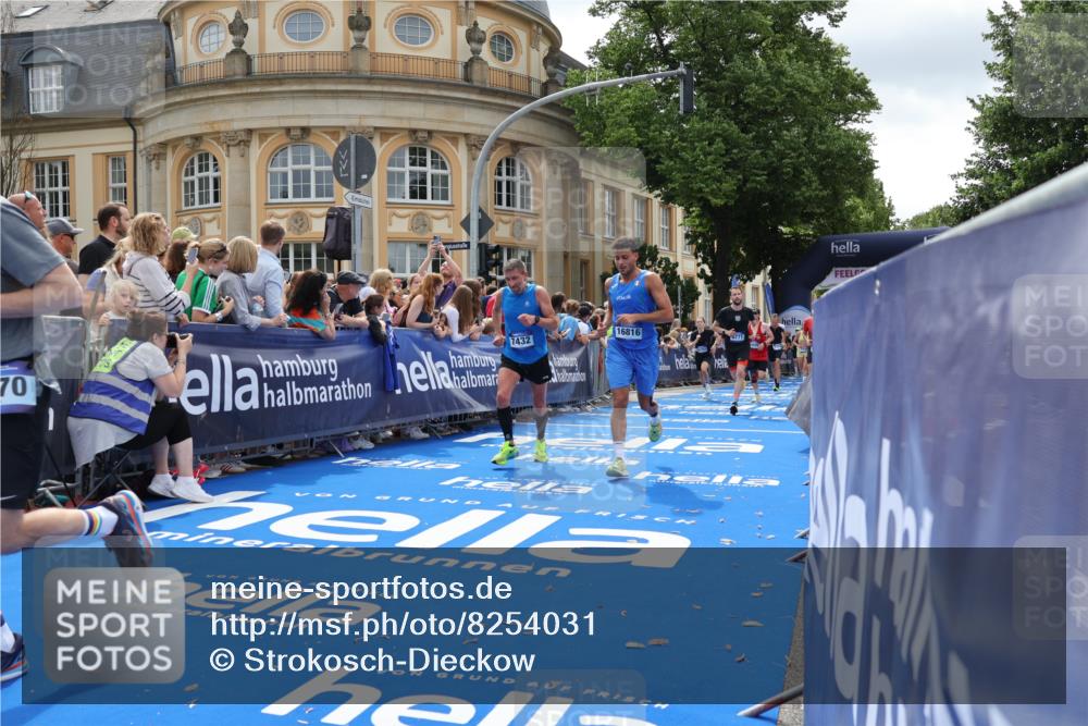 29.06.2025 - hella hamburg halbmarathon Strokosch-Dieckow http://msf.ph/oto/8254031 29.06.2025 10:41:23 Ziel 1570, 2579, 2797, 3204, 4303, 4893, 5987, 6771, 7432, 7774, 7796, 10783, 12588, 13876, 14555, 16816, 17159, 17882, 18412, 18509, 18573, 18764 meine-sportfotos.de