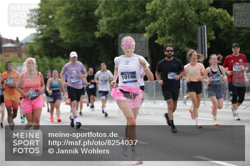 29.06.2025 - hella hamburg halbmarathon Jannik Wohlers http://msf.ph/oto/8254037 29.06.2025 10:31:23 Lombardsbrücke 1235, 1373, 1844, 1879, 2384, 2672, 2831, 2832, 3221, 3239, 3358, 3396, 3397, 3424, 3571, 3681, 3751, 4877, 4953, 5156, 5965, 6160, 6573, 6640, 6718, 6727, 7334, 7898, 8304, 8620, 8806, 9078, 9104, 9478, 9812, 9882, 9883, 10148, 10240, 10421, 10435, 10653, 11178, 12381, 12663, 12758, 14536, 14793, 15024, 15102, 15222, 15575, 16310, 16541, 17043, 17118, 17342, 17362, 18283, 18428, 18433, 18613, 18629, 18838, 19068, 19233 meine-sportfotos.de
