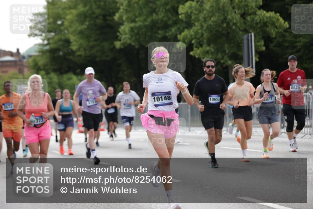 29.06.2025 - hella hamburg halbmarathon Jannik Wohlers http://msf.ph/oto/8254062 29.06.2025 10:31:23 Lombardsbrücke 1235, 1373, 1844, 1879, 2384, 2672, 2831, 2832, 3221, 3239, 3358, 3396, 3397, 3424, 3571, 3681, 3751, 4877, 4953, 5156, 5965, 6160, 6573, 6640, 6718, 6727, 7334, 7898, 8304, 8620, 8806, 9078, 9104, 9478, 9812, 9882, 9883, 10148, 10240, 10421, 10435, 10653, 11178, 12381, 12663, 12758, 14536, 14793, 15024, 15102, 15222, 15575, 16310, 16541, 17043, 17118, 17342, 17362, 18283, 18428, 18433, 18613, 18629, 18838, 19068, 19233 meine-sportfotos.de