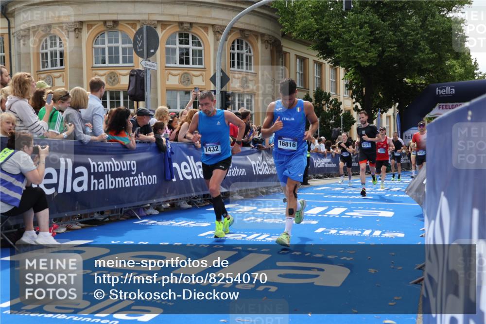29.06.2025 - hella hamburg halbmarathon Strokosch-Dieckow http://msf.ph/oto/8254070 29.06.2025 10:41:23 Ziel 1570, 2579, 2797, 3204, 4303, 4893, 5987, 6771, 7432, 7774, 7796, 10783, 12588, 13876, 14555, 16816, 17159, 17882, 18412, 18509, 18573, 18764 meine-sportfotos.de