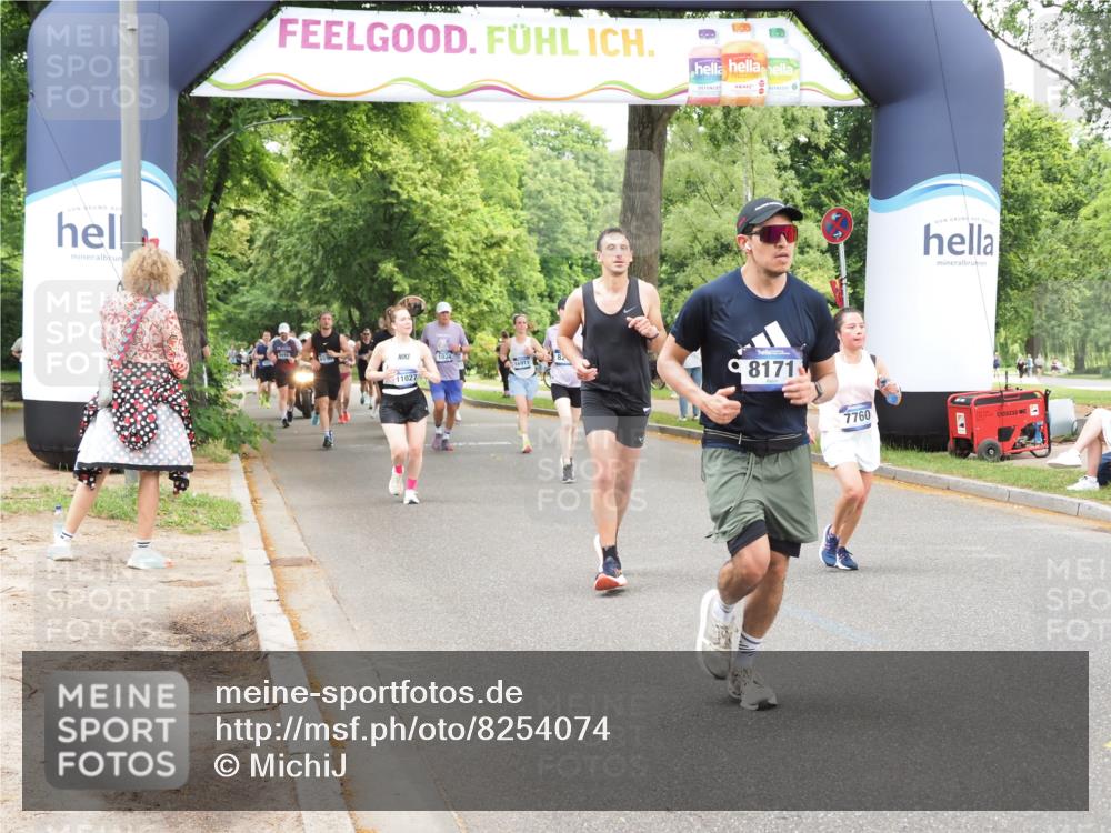 29.06.2025 - hella hamburg halbmarathon MichiJ http://msf.ph/oto/8254074 29.06.2025 10:52:24 Zwischen KM18-KM19 1062, 1559, 3328, 7760, 7888, 8171, 8219, 8894, 10402 meine-sportfotos.de