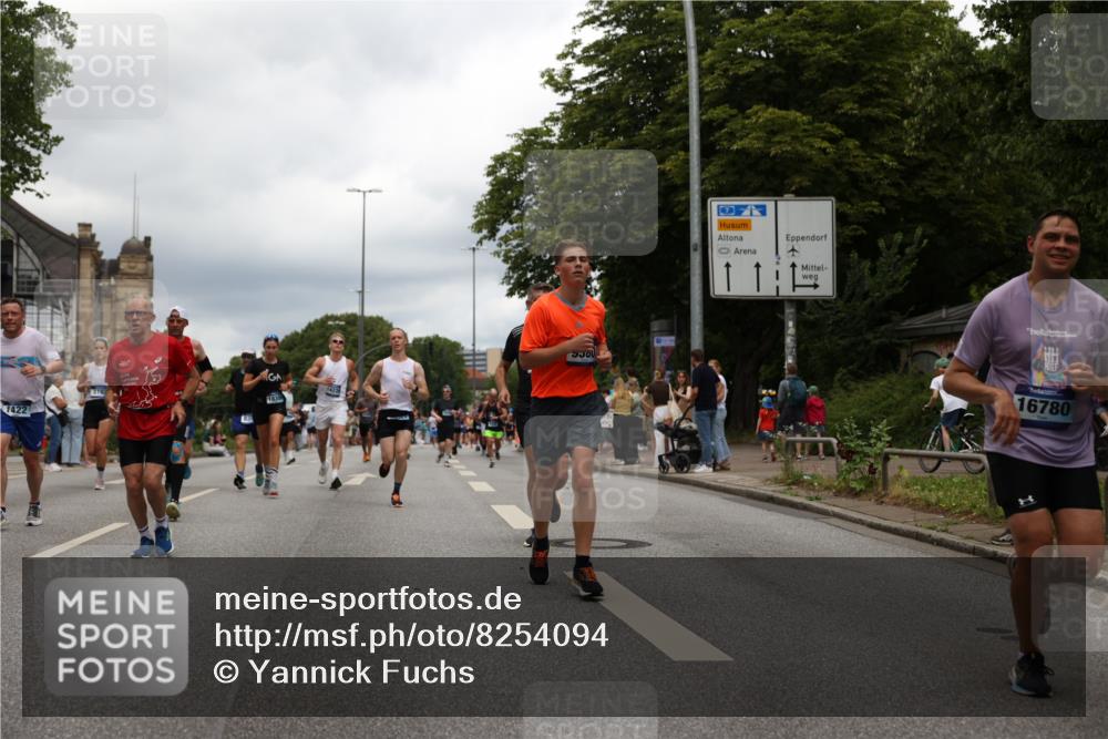 29.06.2025 - hella hamburg halbmarathon Yannick Fuchs http://msf.ph/oto/8254094 29.06.2025 10:48:05 20KM 1267, 1422, 1442, 1549, 1870, 2432, 2630, 3096, 3103, 3310, 3898, 4299, 5020, 5259, 6260, 6294, 6374, 7129, 7395, 7478, 7973, 8223, 8285, 8394, 9032, 9380, 9791, 9922, 10040, 11009, 11430, 11789, 12213, 12321, 12607, 13147, 13397, 13794, 13803, 13869, 14026, 14239, 14702, 15146, 16623, 16750, 16780, 17482, 17740, 17765, 18308, 18450, 18514, 18612, 18759, 19067, 19177 meine-sportfotos.de