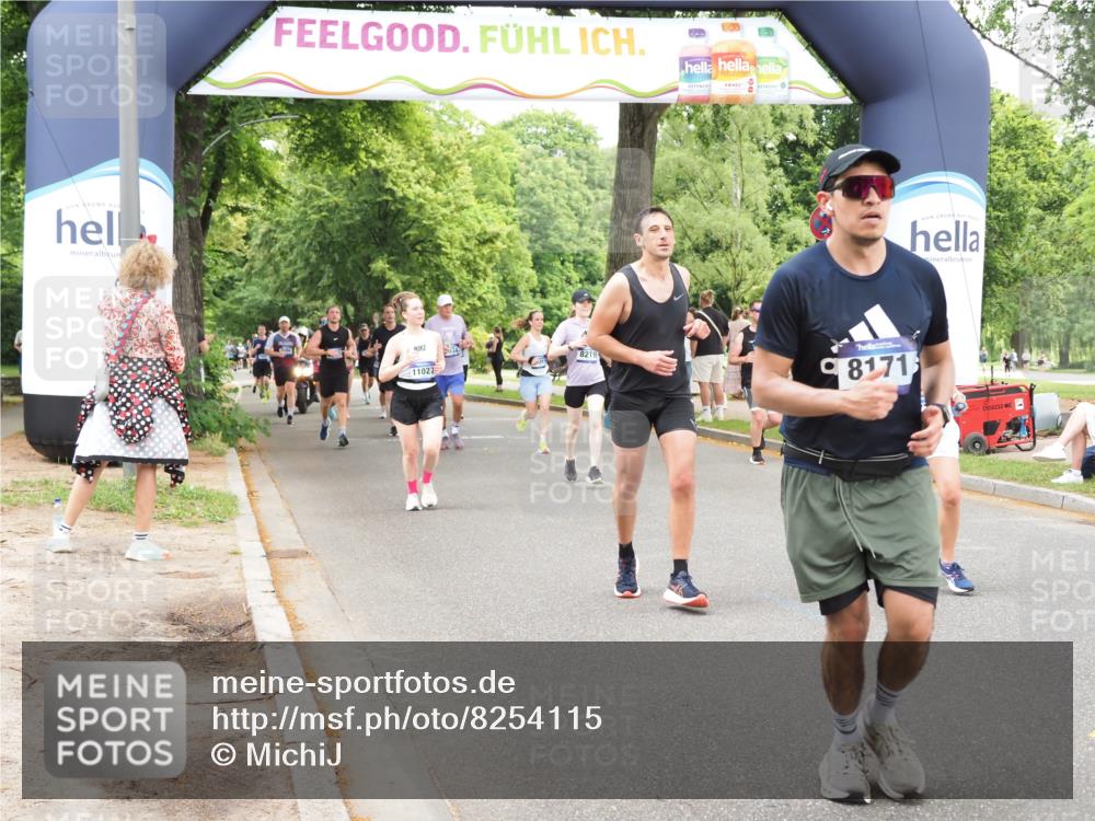 29.06.2025 - hella hamburg halbmarathon MichiJ http://msf.ph/oto/8254115 29.06.2025 10:52:24 Zwischen KM18-KM19 1062, 1559, 3328, 7760, 7888, 8171, 8219, 8894, 10402 meine-sportfotos.de