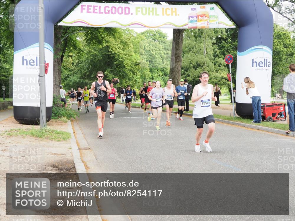 29.06.2025 - hella hamburg halbmarathon MichiJ http://msf.ph/oto/8254117 29.06.2025 10:29:14 Zwischen KM18-KM19 2568, 2949, 9979, 11767, 15542, 18173, 18192, 18573 meine-sportfotos.de