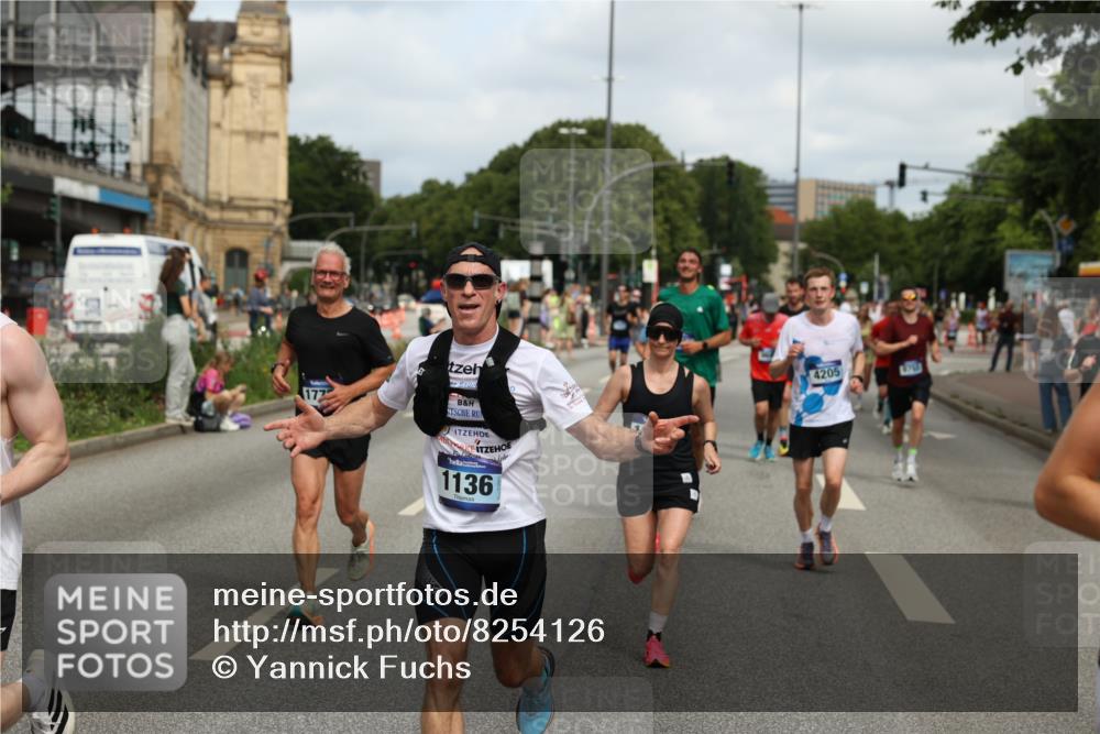 29.06.2025 - hella hamburg halbmarathon Yannick Fuchs http://msf.ph/oto/8254126 29.06.2025 10:35:44 20KM 1136, 1631, 2579, 2797, 3618, 4205, 4303, 4380, 4634, 4871, 4893, 5709, 6550, 6683, 6771, 6901, 7378, 7774, 7796, 8122, 8358, 9358, 9547, 9640, 9659, 9711, 9755, 9885, 10375, 10783, 11062, 11765, 11922, 12292, 12385, 12895, 13268, 13457, 14555, 14661, 15247, 15351, 16816, 17032, 17100, 17720, 17834, 18045, 18049, 18412, 18573, 18802 meine-sportfotos.de