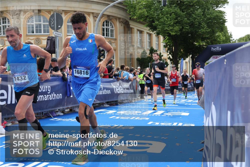 29.06.2025 - hella hamburg halbmarathon Strokosch-Dieckow http://msf.ph/oto/8254130 29.06.2025 10:41:24 Ziel 1570, 2579, 2797, 3204, 4303, 4893, 5987, 6771, 7432, 7774, 7796, 8358, 10783, 12588, 13457, 13876, 14555, 16816, 17159, 17882, 18412, 18509, 18573, 18764 meine-sportfotos.de