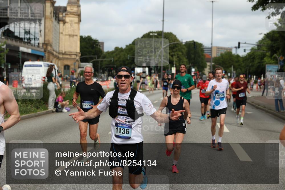29.06.2025 - hella hamburg halbmarathon Yannick Fuchs http://msf.ph/oto/8254134 29.06.2025 10:35:44 20KM 1136, 1631, 2579, 2797, 3618, 4205, 4303, 4380, 4634, 4871, 4893, 5709, 6550, 6683, 6771, 6901, 7378, 7774, 7796, 8122, 8358, 9358, 9547, 9640, 9659, 9711, 9755, 9885, 10375, 10783, 11062, 11765, 11922, 12292, 12385, 12895, 13268, 13457, 14555, 14661, 15247, 15351, 16816, 17032, 17100, 17720, 17834, 18045, 18049, 18412, 18573, 18802 meine-sportfotos.de