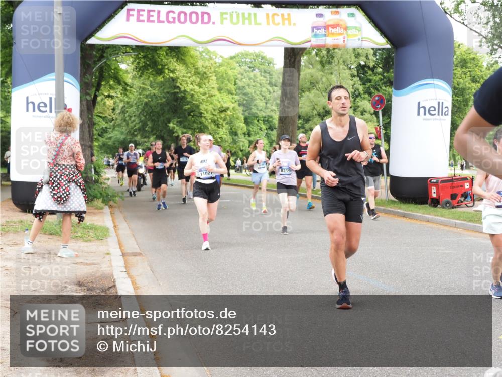 29.06.2025 - hella hamburg halbmarathon MichiJ http://msf.ph/oto/8254143 29.06.2025 10:52:25 Zwischen KM18-KM19 1062, 3328, 7760, 8171, 8219, 8894, 10402, 16911 meine-sportfotos.de