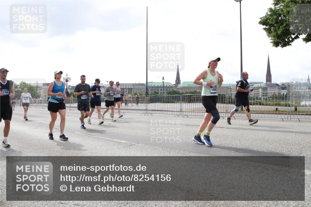 29.06.2025 - hella hamburg halbmarathon Lena Gebhardt http://msf.ph/oto/8254156 29.06.2025 10:45:48 Lombardsbrücke 1004, 1033, 1060, 1085, 1100, 1104, 1421, 1426, 1555, 1713, 1854, 1867, 1868, 1983, 2008, 2216, 2217, 2398, 2522, 2550, 2657, 2664, 2917, 2954, 2965, 2973, 3357, 3377, 4104, 4223, 4224, 4306, 4317, 4388, 4572, 5044, 5339, 5635, 5703, 5769, 5770, 5892, 5949, 6133, 6150, 6333, 6623, 6763, 6911, 6922, 7268, 7283, 7356, 7530, 7541, 7605, 7859, 7894, 8745, 9120, 9121, 9426, 9620, 10030, 10182, 10225, 10327, 10329, 10367, 10511, 11358 meine-sportfotos.de