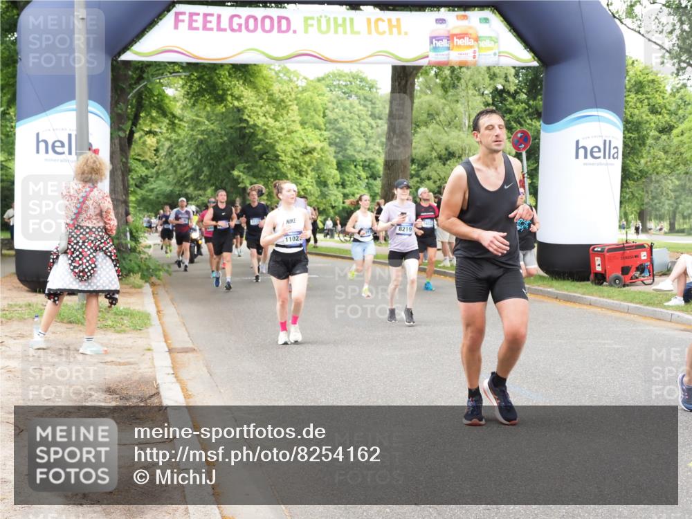 29.06.2025 - hella hamburg halbmarathon MichiJ http://msf.ph/oto/8254162 29.06.2025 10:52:25 Zwischen KM18-KM19 1062, 3328, 7760, 8171, 8219, 8894, 10402, 16911 meine-sportfotos.de
