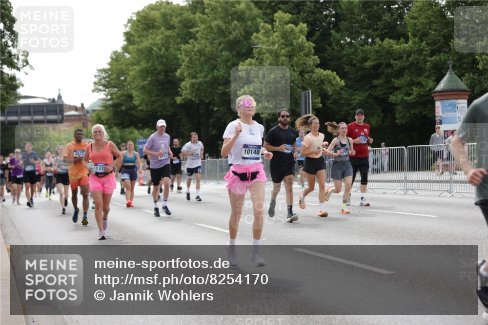 29.06.2025 - hella hamburg halbmarathon Jannik Wohlers http://msf.ph/oto/8254170 29.06.2025 10:31:23 Lombardsbrücke 1235, 1373, 1844, 1879, 2384, 2672, 2831, 2832, 3221, 3239, 3358, 3396, 3397, 3424, 3571, 3681, 3751, 4877, 4953, 5156, 5965, 6160, 6573, 6640, 6718, 6727, 7334, 7898, 8304, 8620, 8806, 9078, 9104, 9478, 9812, 9882, 9883, 10148, 10240, 10421, 10435, 10653, 11178, 12381, 12663, 12758, 14536, 14793, 15024, 15102, 15222, 15575, 16310, 16541, 17043, 17118, 17342, 17362, 18283, 18428, 18433, 18613, 18629, 18838, 19068, 19233 meine-sportfotos.de