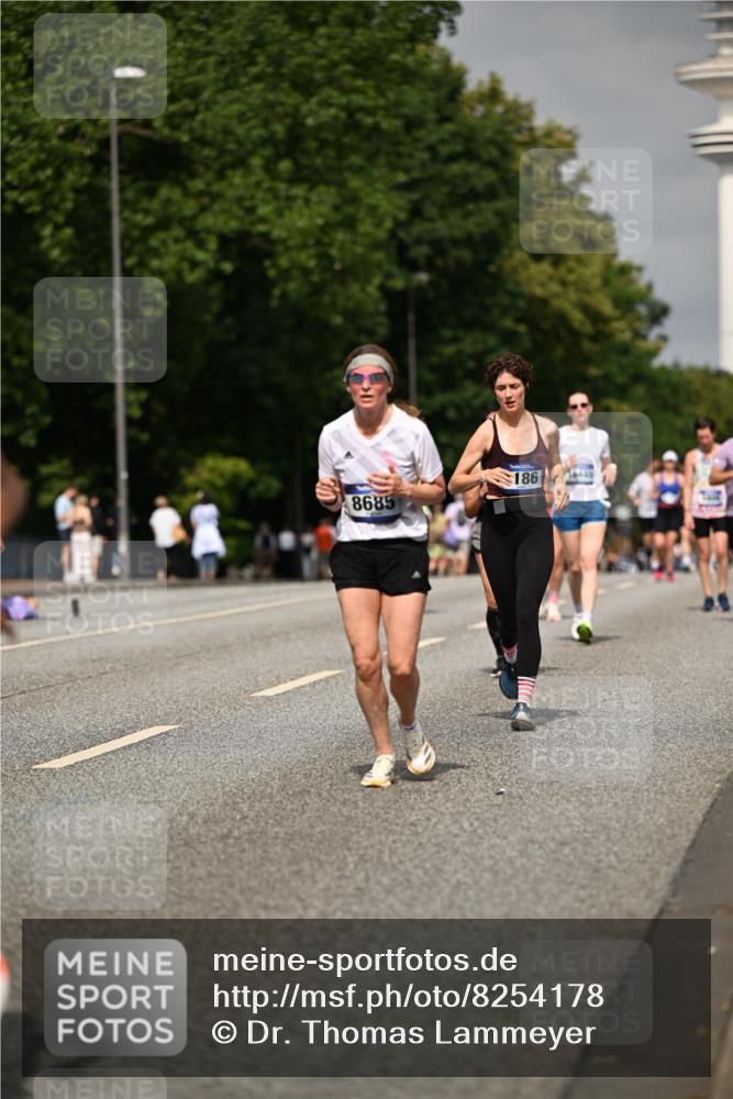 29.06.2025 - hella hamburg halbmarathon Dr. Thomas Lammeyer http://msf.ph/oto/8254178 29.06.2025 10:14:30 Kennedybrücke 1052, 1186, 1456, 5182, 5653, 5806, 7058, 8685, 9150, 9829, 9988 meine-sportfotos.de
