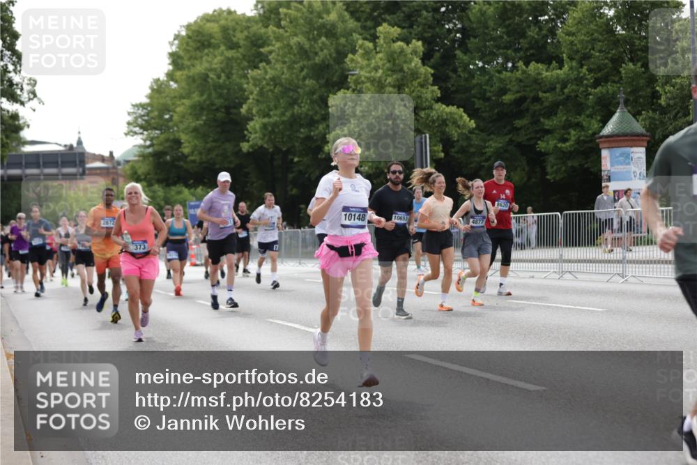 29.06.2025 - hella hamburg halbmarathon Jannik Wohlers http://msf.ph/oto/8254183 29.06.2025 10:31:23 Lombardsbrücke 1235, 1373, 1844, 1879, 2384, 2672, 2831, 2832, 3221, 3239, 3358, 3396, 3397, 3424, 3571, 3681, 3751, 4877, 4953, 5156, 5965, 6160, 6573, 6640, 6718, 6727, 7334, 7898, 8304, 8620, 8806, 9078, 9104, 9478, 9812, 9882, 9883, 10148, 10240, 10421, 10435, 10653, 11178, 12381, 12663, 12758, 14536, 14793, 15024, 15102, 15222, 15575, 16310, 16541, 17043, 17118, 17342, 17362, 18283, 18428, 18433, 18613, 18629, 18838, 19068, 19233 meine-sportfotos.de