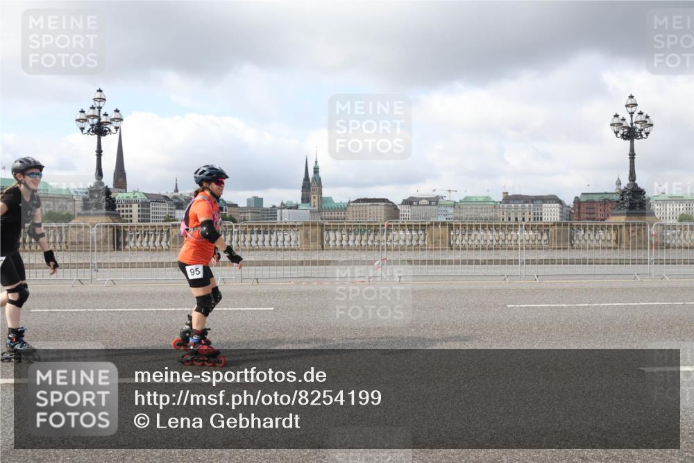 29.06.2025 - hella hamburg halbmarathon Lena Gebhardt http://msf.ph/oto/8254199 29.06.2025 09:03:18 Lombardsbrücke  meine-sportfotos.de