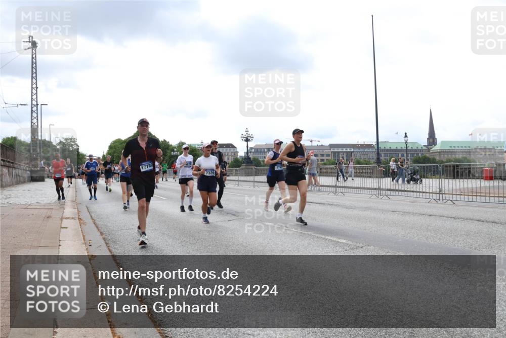 29.06.2025 - hella hamburg halbmarathon Lena Gebhardt http://msf.ph/oto/8254224 29.06.2025 10:34:17 Lombardsbrücke 1417, 1672, 1705, 1787, 2023, 2265, 2412, 2464, 2482, 2496, 2510, 2511, 2526, 2801, 2933, 3145, 3264, 3340, 3345, 3829, 3848, 4479, 4540, 4807, 4824, 4826, 5561, 5584, 5609, 5691, 6034, 6105, 6171, 6329, 6364, 6516, 6571, 6574, 6956, 7027, 7324, 7329, 7565, 7644, 8202, 8277, 8349, 8375, 8377, 8383, 8401, 8705, 8965, 9094, 9379, 9875, 9995, 10007, 10071, 10360, 10564, 11872, 13957, 16238, 16390, 16682, 16919, 17230, 18158, 18941 meine-sportfotos.de