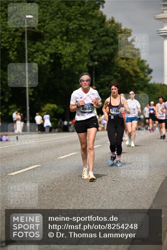 29.06.2025 - hella hamburg halbmarathon Dr. Thomas Lammeyer http://msf.ph/oto/8254248 29.06.2025 10:14:30 Kennedybrücke 1052, 1186, 1456, 5182, 5653, 5806, 7058, 8685, 9150, 9829, 9988 meine-sportfotos.de