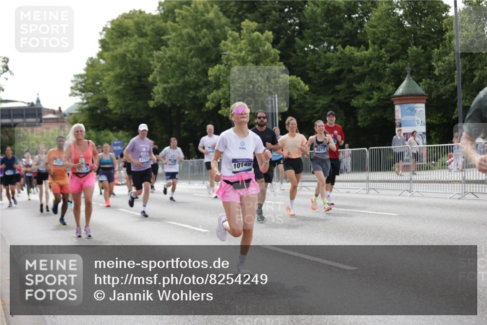 29.06.2025 - hella hamburg halbmarathon Jannik Wohlers http://msf.ph/oto/8254249 29.06.2025 10:31:24 Lombardsbrücke 1235, 1373, 1844, 1879, 2384, 2672, 2831, 2832, 3221, 3239, 3358, 3396, 3397, 3424, 3571, 3681, 3751, 4877, 5156, 5965, 6160, 6640, 6718, 6727, 7334, 7898, 8304, 8620, 8806, 9078, 9104, 9478, 9812, 9882, 9883, 10148, 10421, 10435, 10653, 11178, 12381, 12663, 12758, 14536, 14793, 15102, 16310, 16541, 17043, 17118, 17342, 17362, 18283, 18428, 18433, 18613, 18629, 18838, 19068, 19233 meine-sportfotos.de